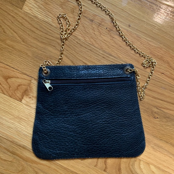 Unique Crossbody Pouch Purse Black Leather w/Leopard Design Gold Chain Strap - Picture 3 of 5